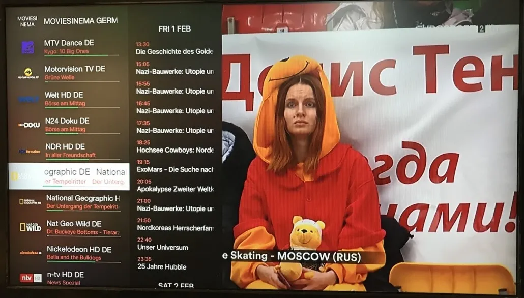 Guía de TV de iPlayTV en Apple TV mostrando el EPG con la programación de los canales